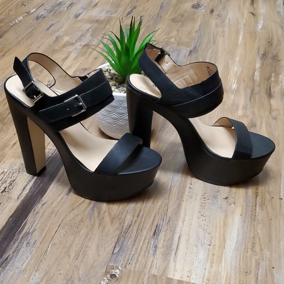 Heels - Picture 2 of 4